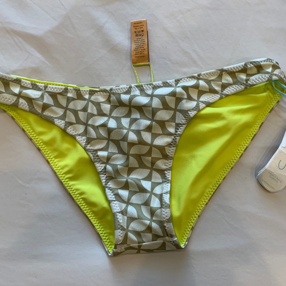 Bikini Bottom, Swimsuit